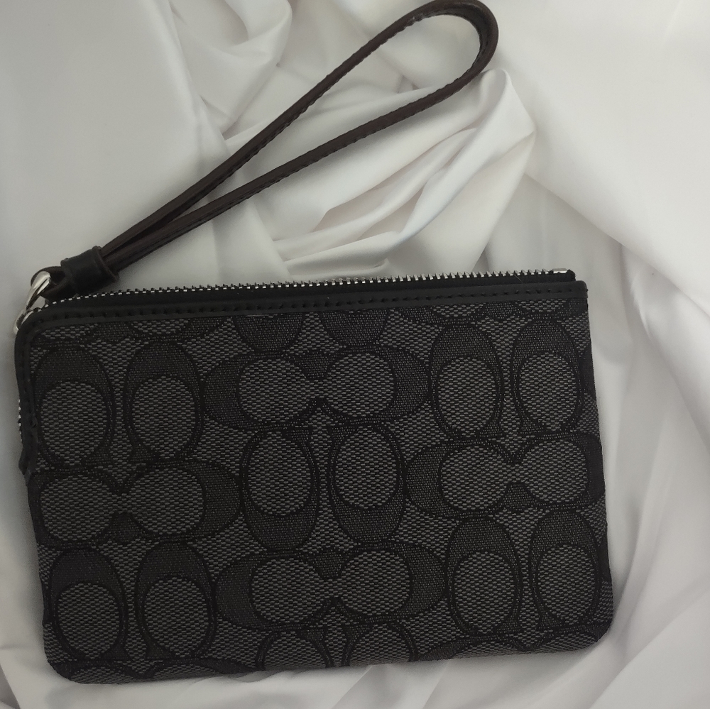 Coach Wristlet - Picture 8 of 9